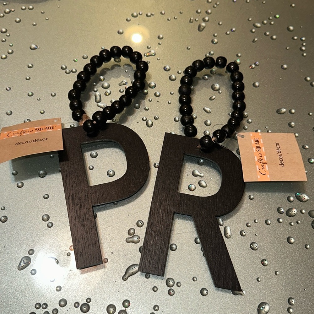 ART DECOR FAUX WOOD HANGER